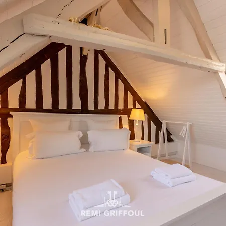Apartment Dolphin View - - Cozy Nest With A View Of The Port Honfleur