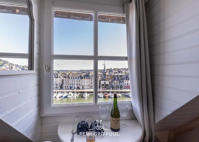 Apartmán Dolphin View - - Cozy Nest With A View Of The Port